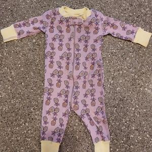 Hanna Andersson Sleeper, Pineapple 🍍 design. Fits 6-9 Months